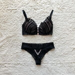 2019 victoria's secret lined plunge bra & cheeky underwear set